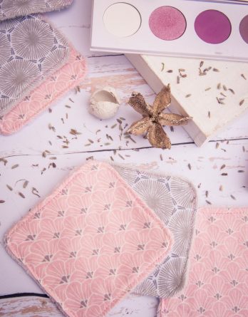 Le kit de couture lingettes démaquillantes - fleurs de printemps fond blanc/ étoiles blanches fond rose