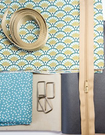 Le kit de couture sac Hugo (tailles 1 et 2)  - Eventails bleus et beiges/fond de sac chiné vintage bleu denim