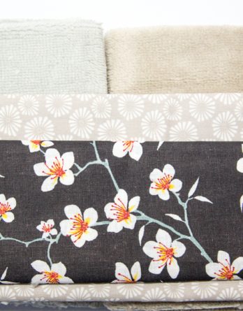 Le kit de couture lingettes démaquillantes - fleurs du japon fond noir/ motifs bancs fond beige