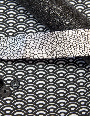Le kit Joane (taille 1 ou 2)  - motifs japonais, simili noir texturé, ruban fantaisie noir et argent